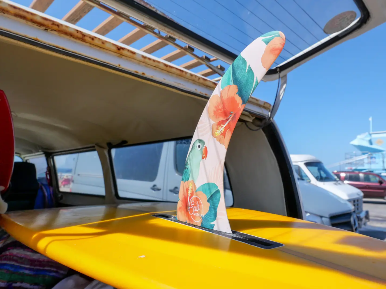 Tropical Parrot Center Fin